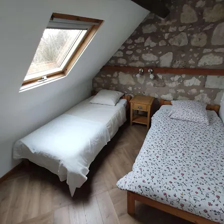 Gites les volets rouges d'Allonnes Allonnes  Chambre photo
