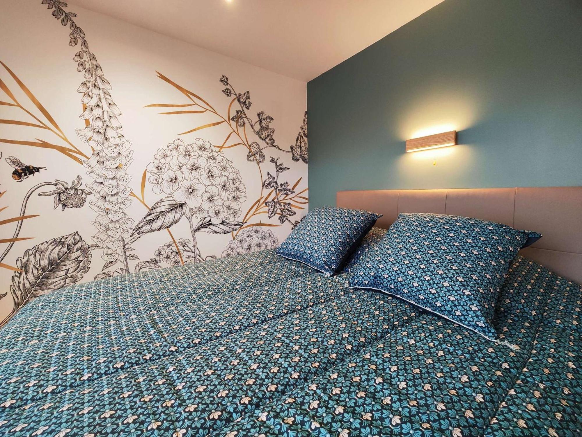 Les Volets Rouges D'allonnes Holiday home *